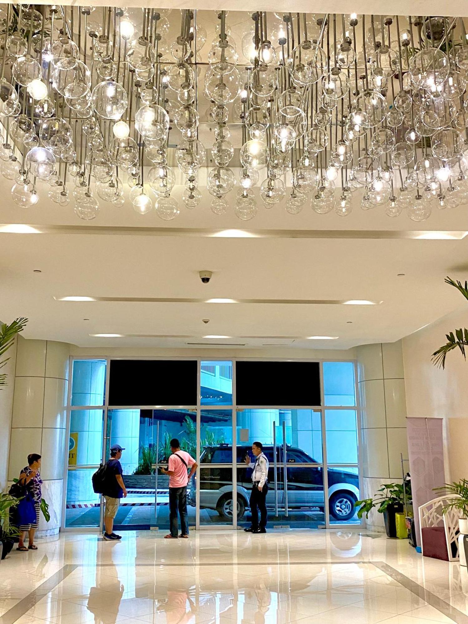 Frost At Manhattan Heights Towerb Manila Exterior foto